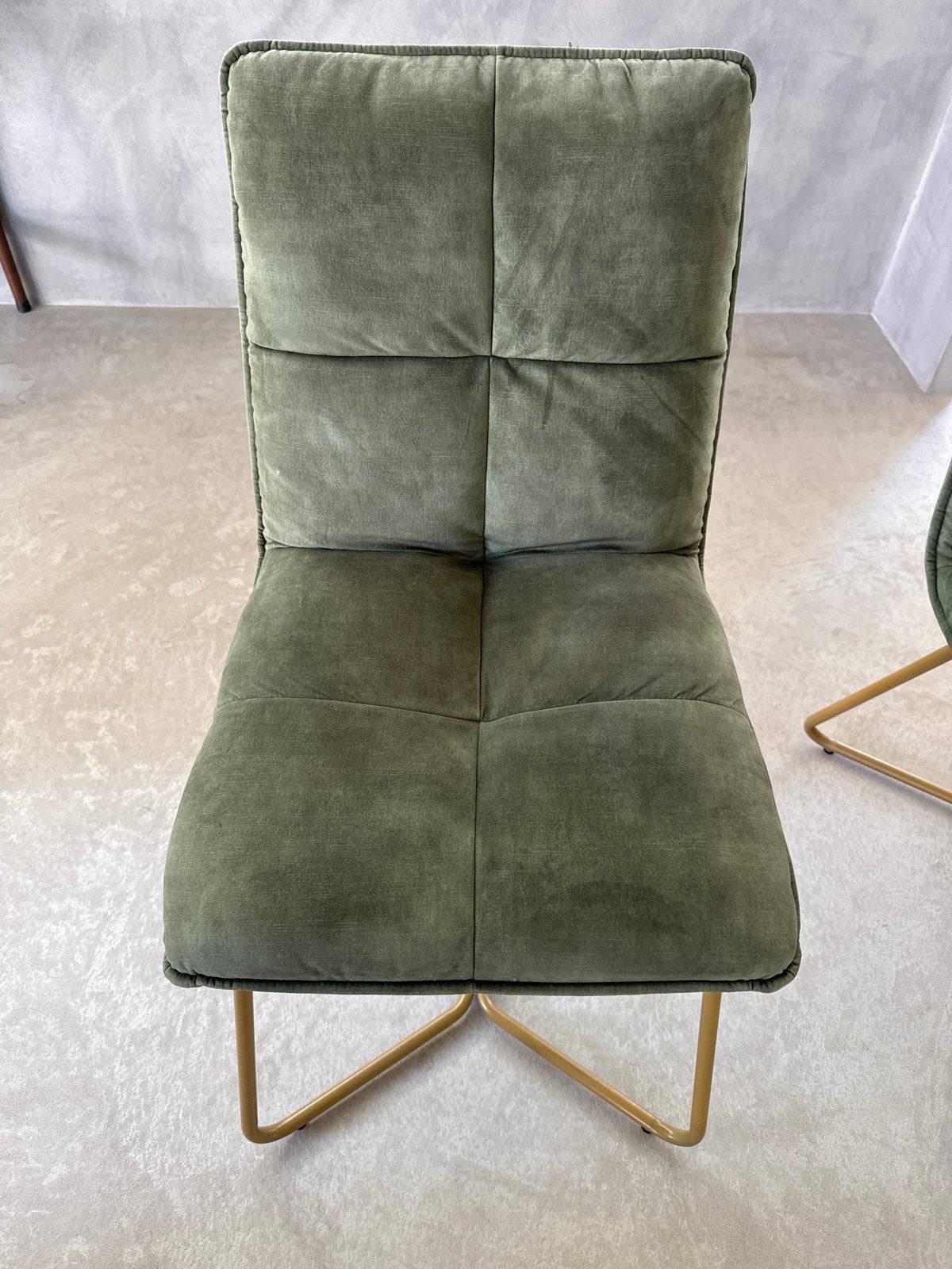 Set van 2 Groene Eetkamerstoelen met Goudkleurig Onderstel, Huis en Inrichting, Stoelen, Ophalen, Twee, Overige kleuren, Zo goed als nieuw