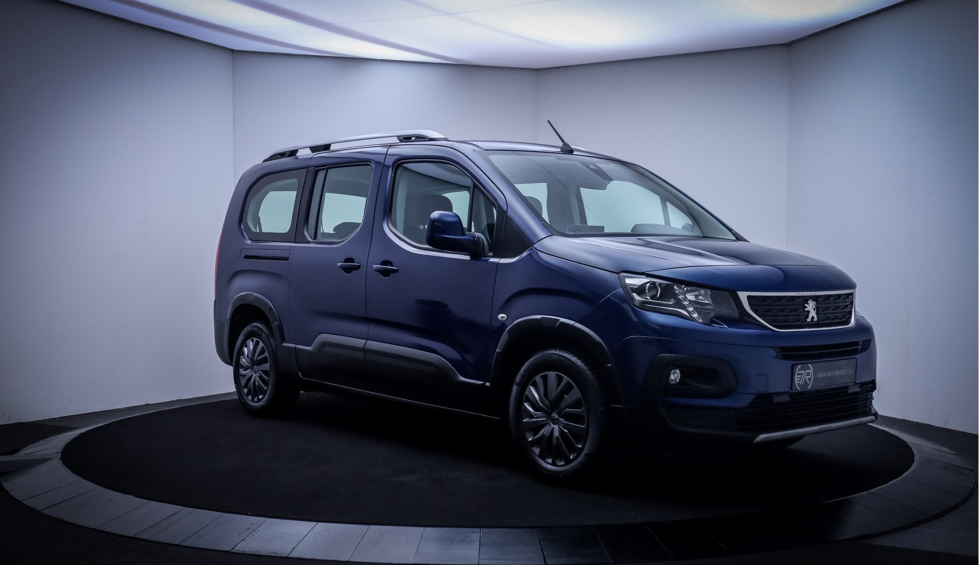 Peugeot Rifter Long 1.2T 7Pers ALLURE L2 NAVI | CARPLAY | DA, Gebruikt, Zwart, 1199 cc, 7 stoelen