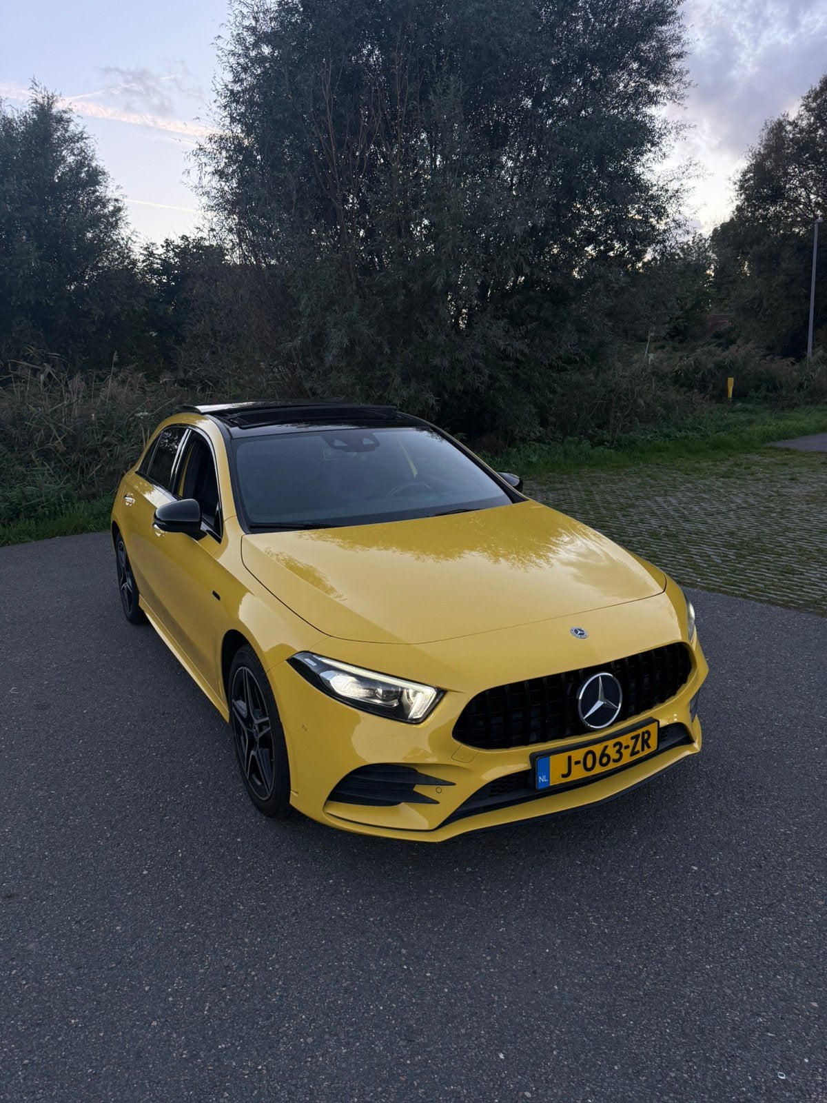 Mercedes A250e AMG | Pano | Full Option | Plug-in Hybrid, Ophalen of Verzenden