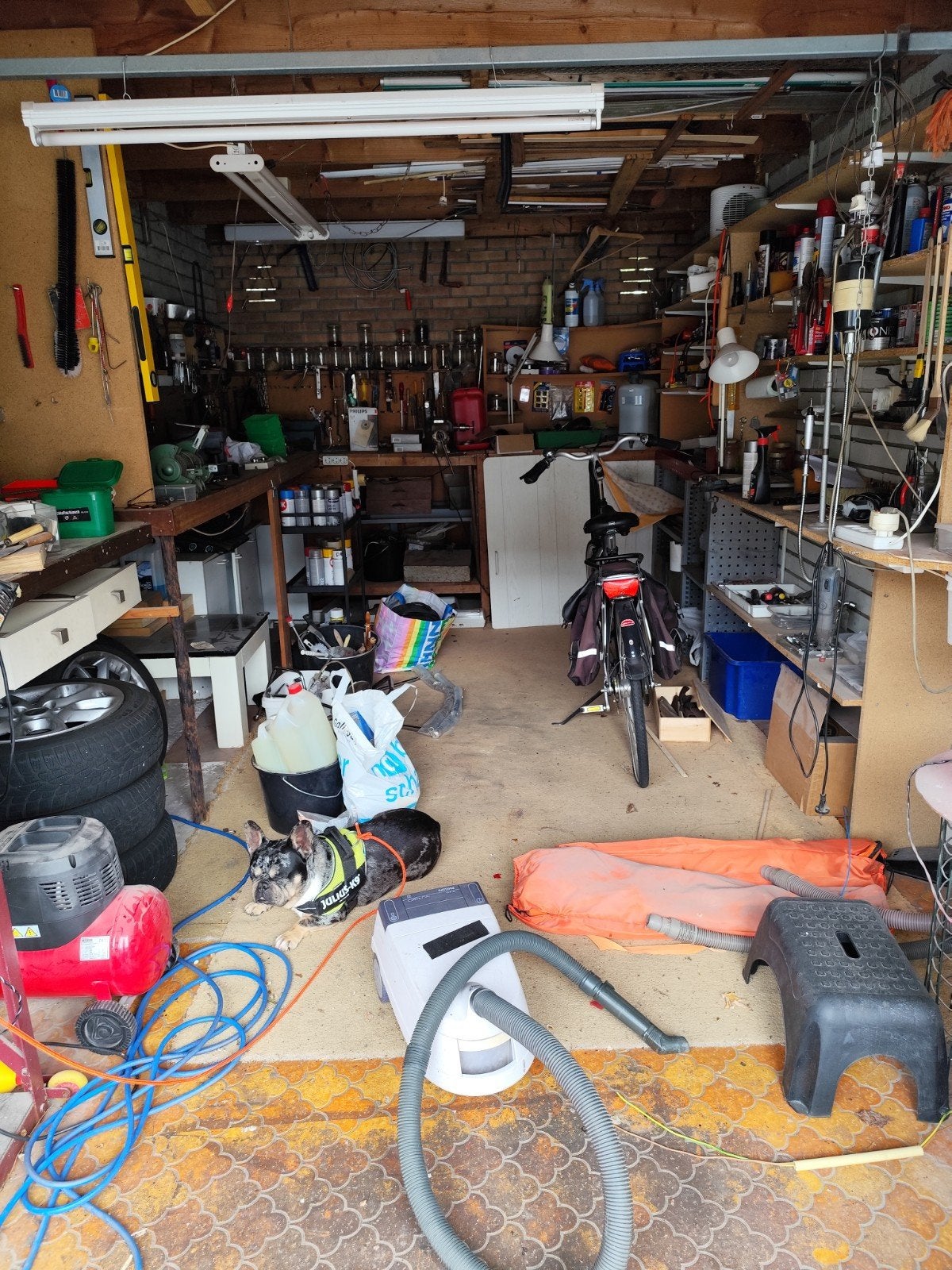 Garage Sale: Gereedschap en Leuke Hebbedingetjes, Ophalen