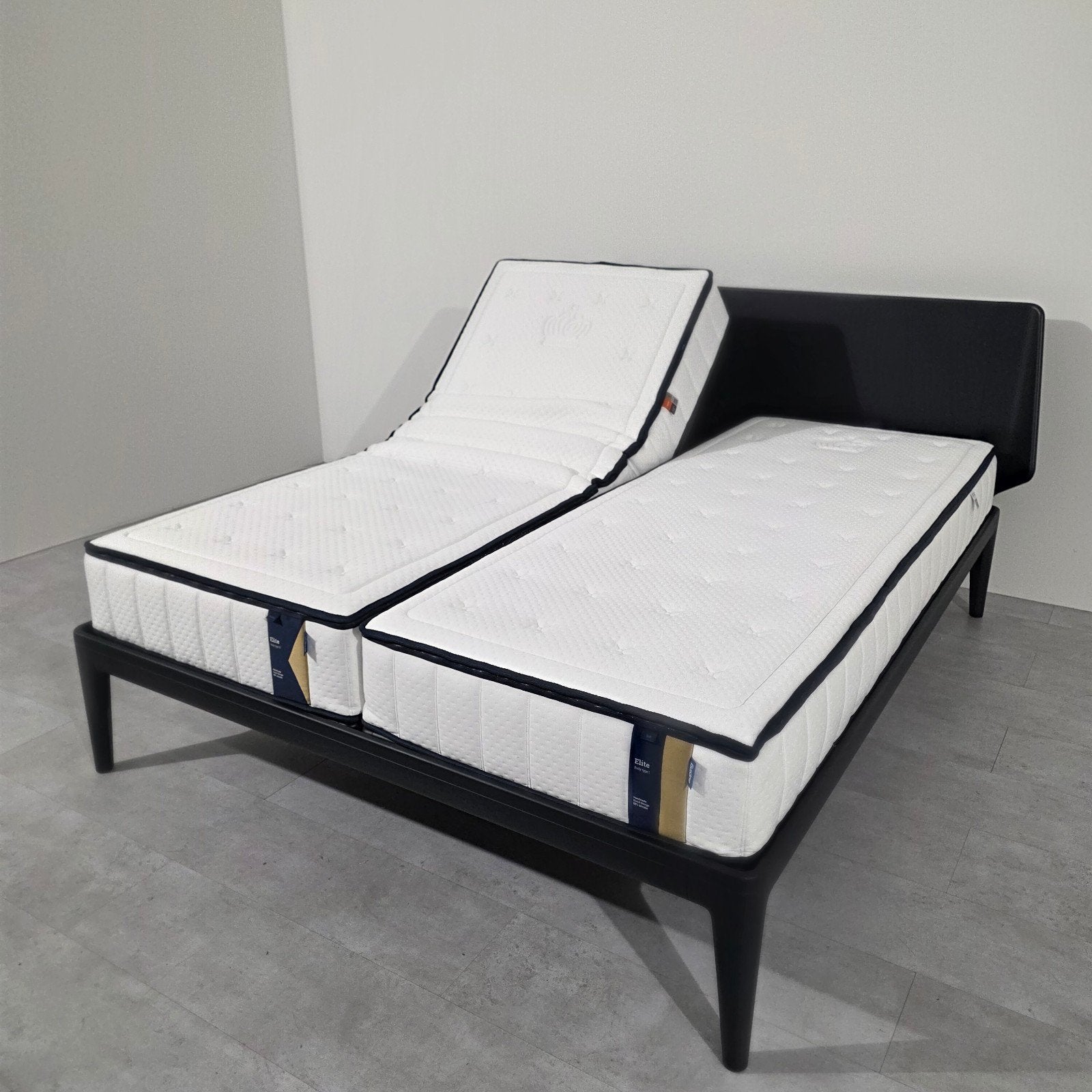 Showroom Auping Essential Bed 160x200 Electrisch + Elite Mat, Verstelbaar, Tweepersoons, Ophalen of Verzenden, Zo goed als nieuw