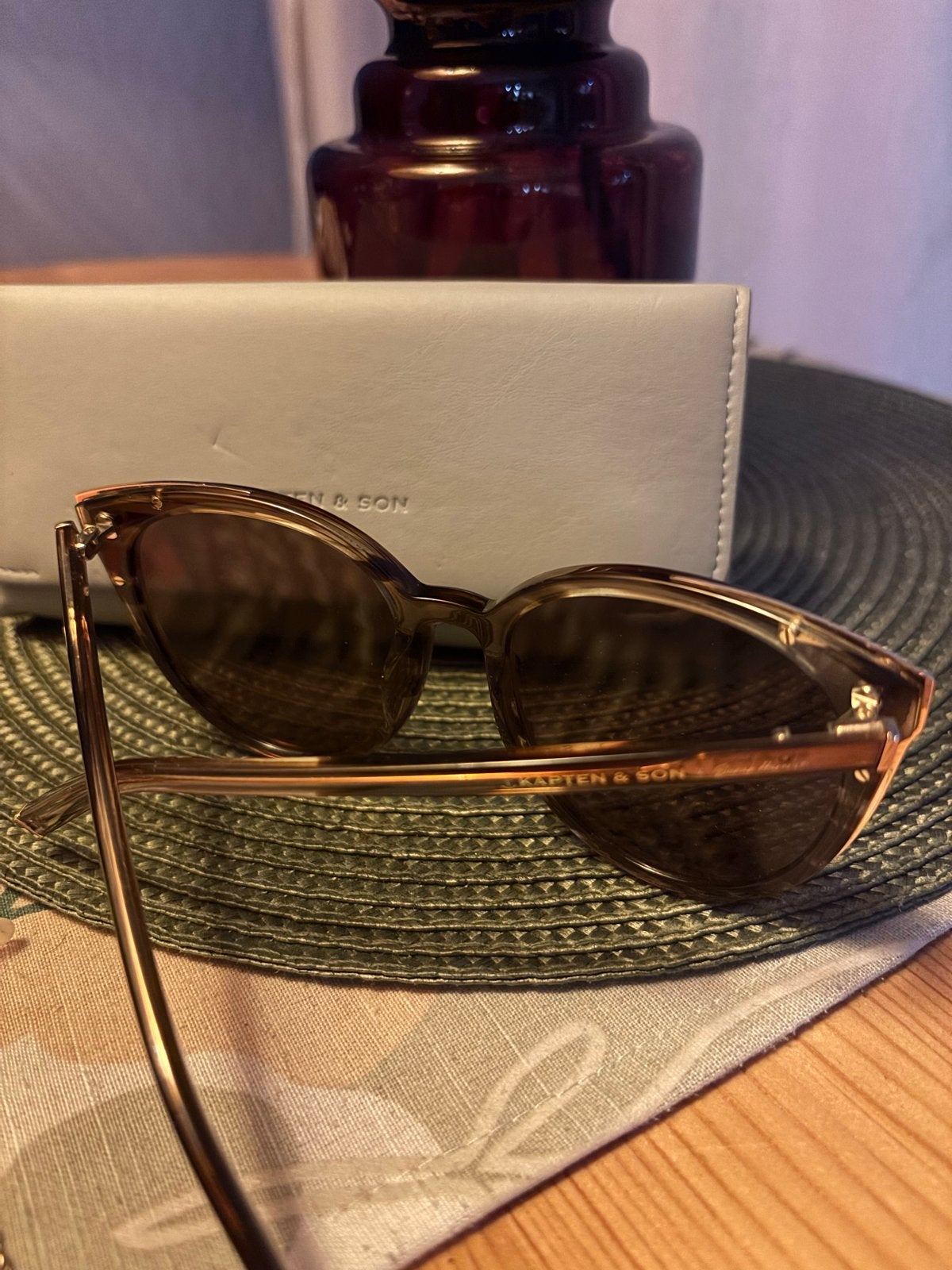 Kapten & Son zonnebril met etui en brillenketting, Zonnebril, Bruin, Zo goed als nieuw, Ophalen