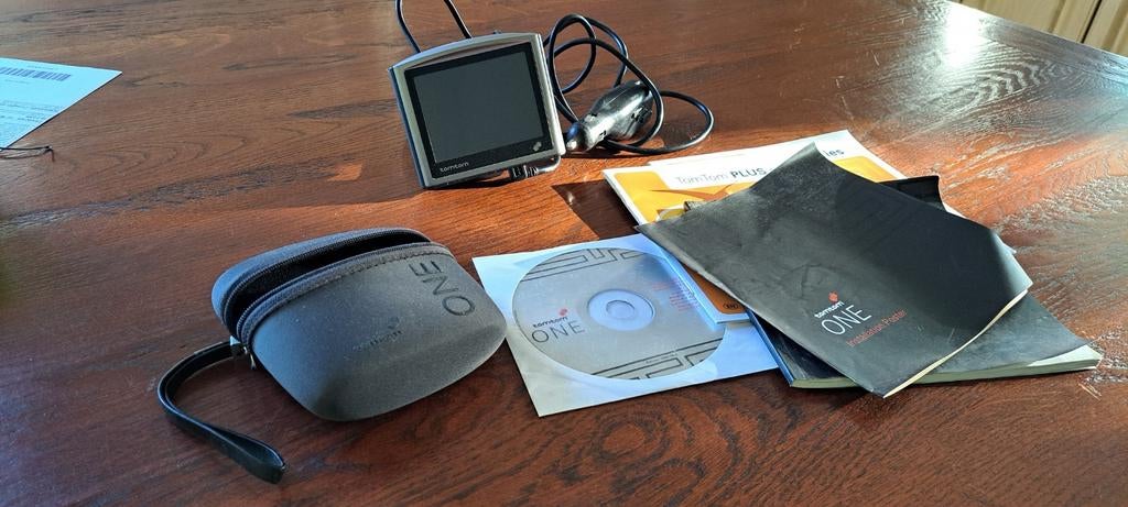 TomTom ONE Navigatiesysteem met accessoires, Ophalen of Verzenden, Gebruikt