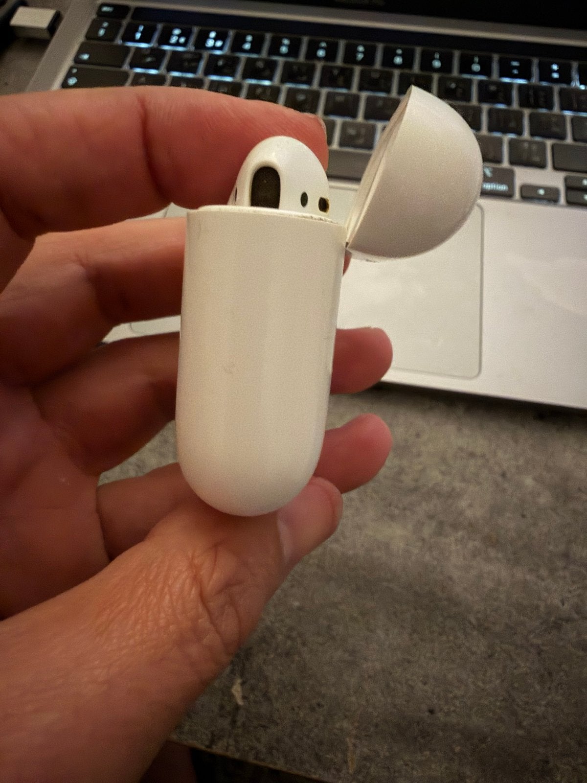 Apple AirPods (1e generatie) met oplaadcase, Overige merken, Gebruikt, Draadloos, Op oor (supra aural)