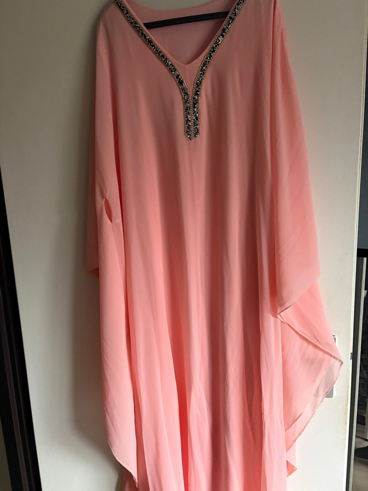 Elegante Roze Kaftan met Kralen - Maat M, Maat 38/40 (M), Ophalen of Verzenden, Zo goed als nieuw, Roze
