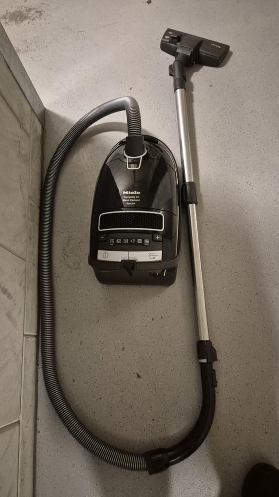 Miele stofzuiger te koop, Ophalen of Verzenden, Zo goed als nieuw, 1200 tot 1600 watt