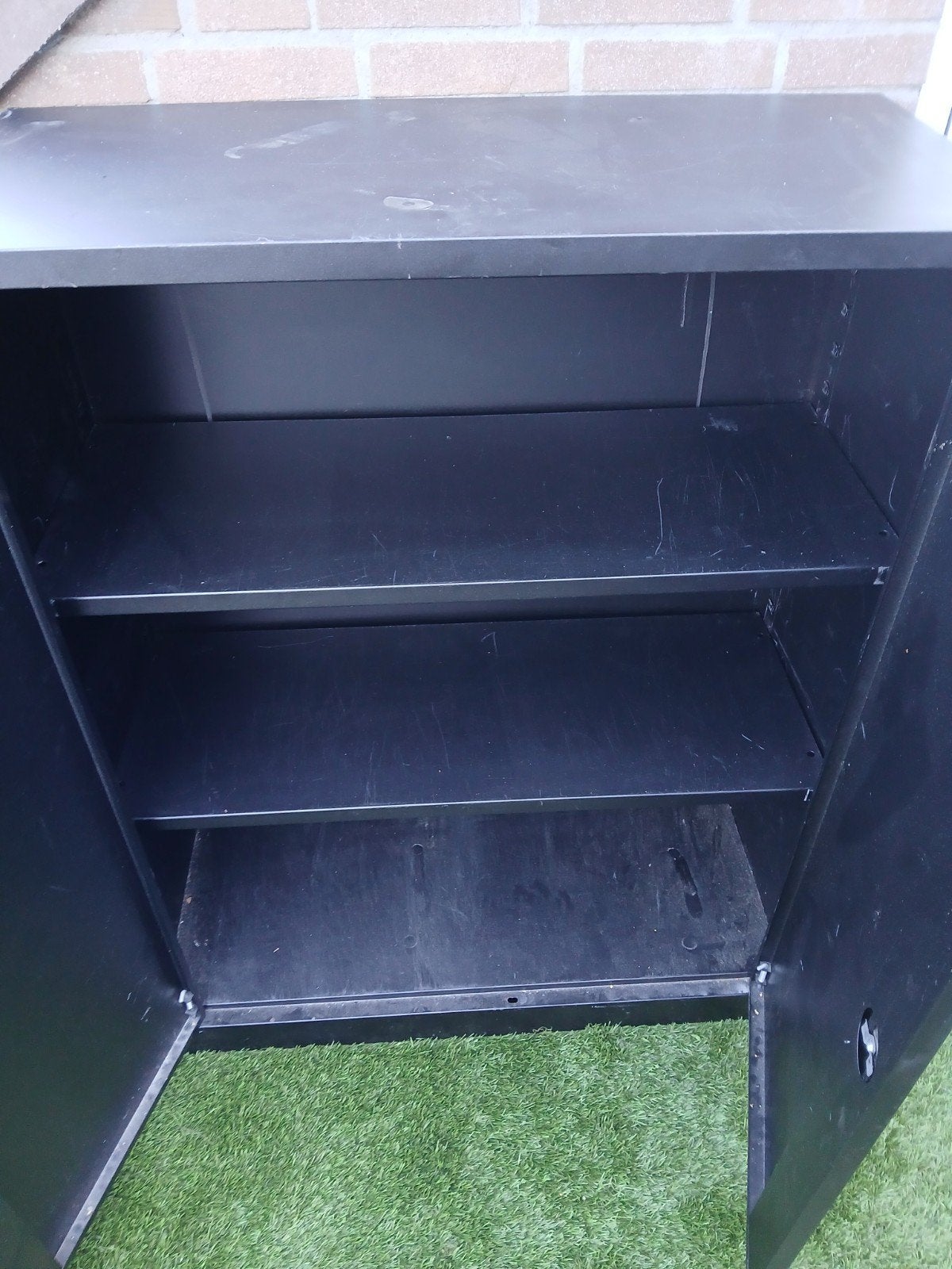 Zwarte metalen kast met 2 deuren en 2 planken, Ophalen of Verzenden