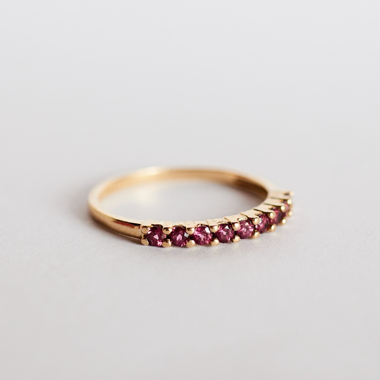 Vintage gouden ring rijring met robijn aanschuifring goud, Ophalen of Verzenden, Zo goed als nieuw, 17 tot 18, Met edelsteen