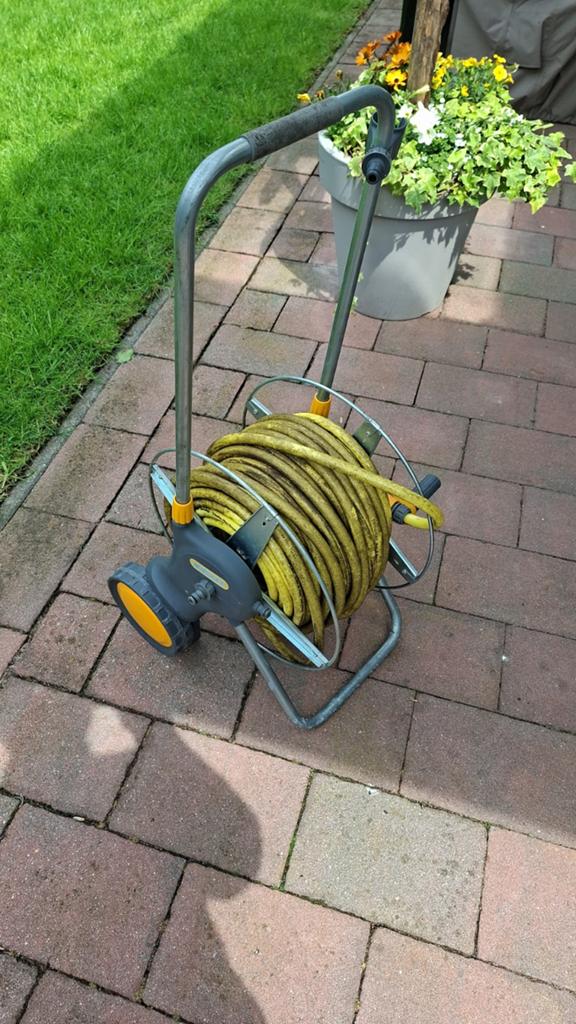 Hozelock haspel met veel tuinslang, Tuin en Terras, Ophalen, Gebruikt, Tuinslang