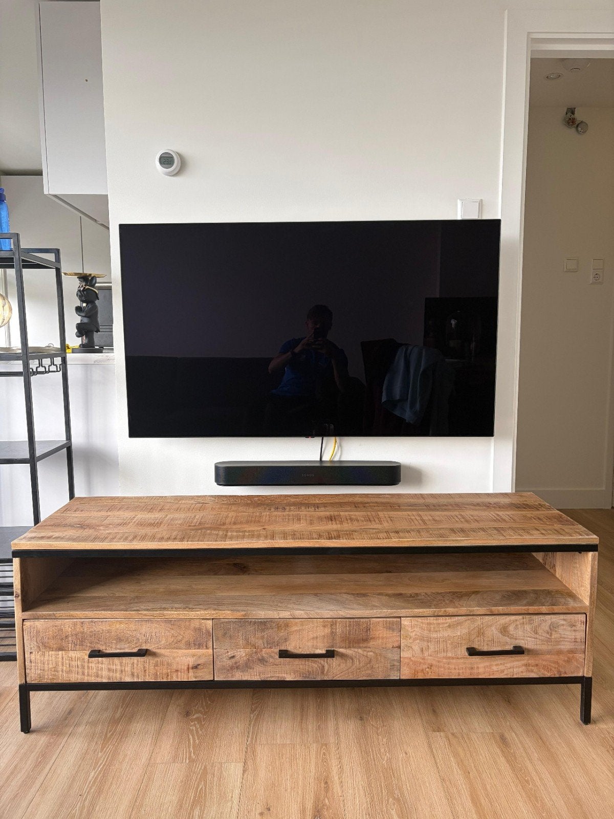 Mooi mango hout tv meubel van 1 1/2 jaar oud, Ophalen, 100 tot 150 cm, Zo goed als nieuw, Minder dan 100 cm