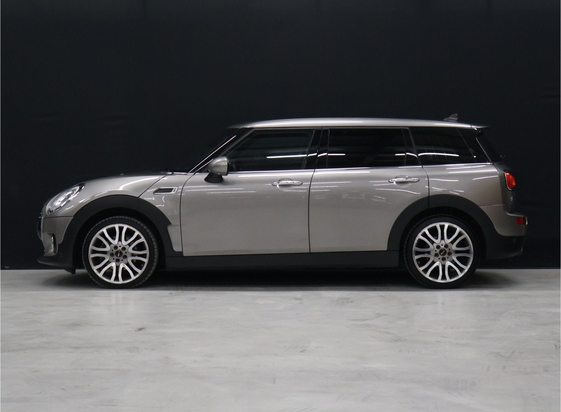 MINI Clubman 1.5 Cooper Chili Hyde Park [JCW VELG, PARKEERSE, Auto's, Dealer onderhouden, Gebruikt, 3 cilinders, 1300 kg