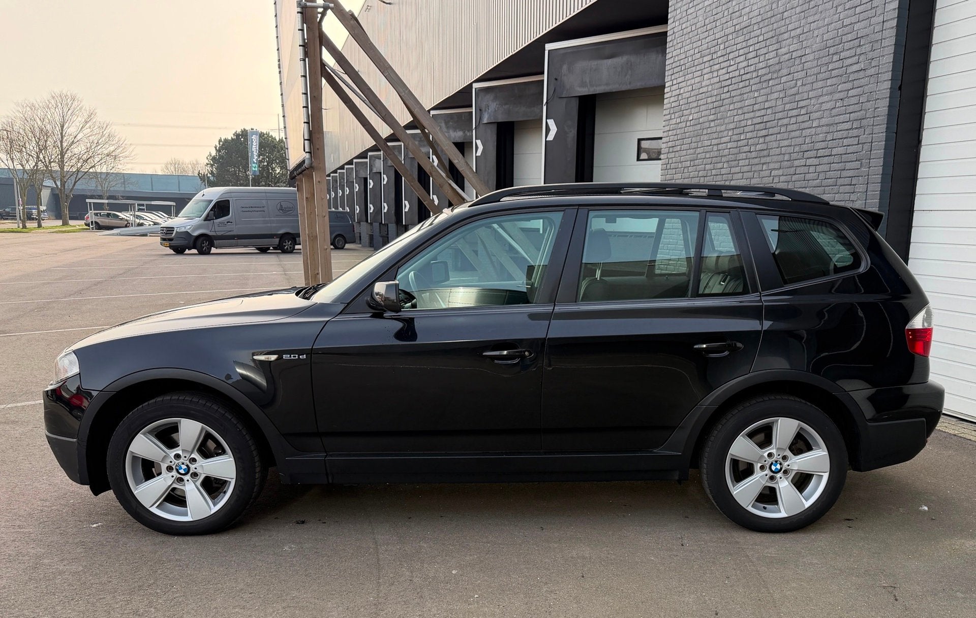 BMW X3 2.0d PANORAMADAK/LEDER/AUTO/MEMORY/VOLO-H, Automaat, 15 km/l, Zwart, 2000 kg
