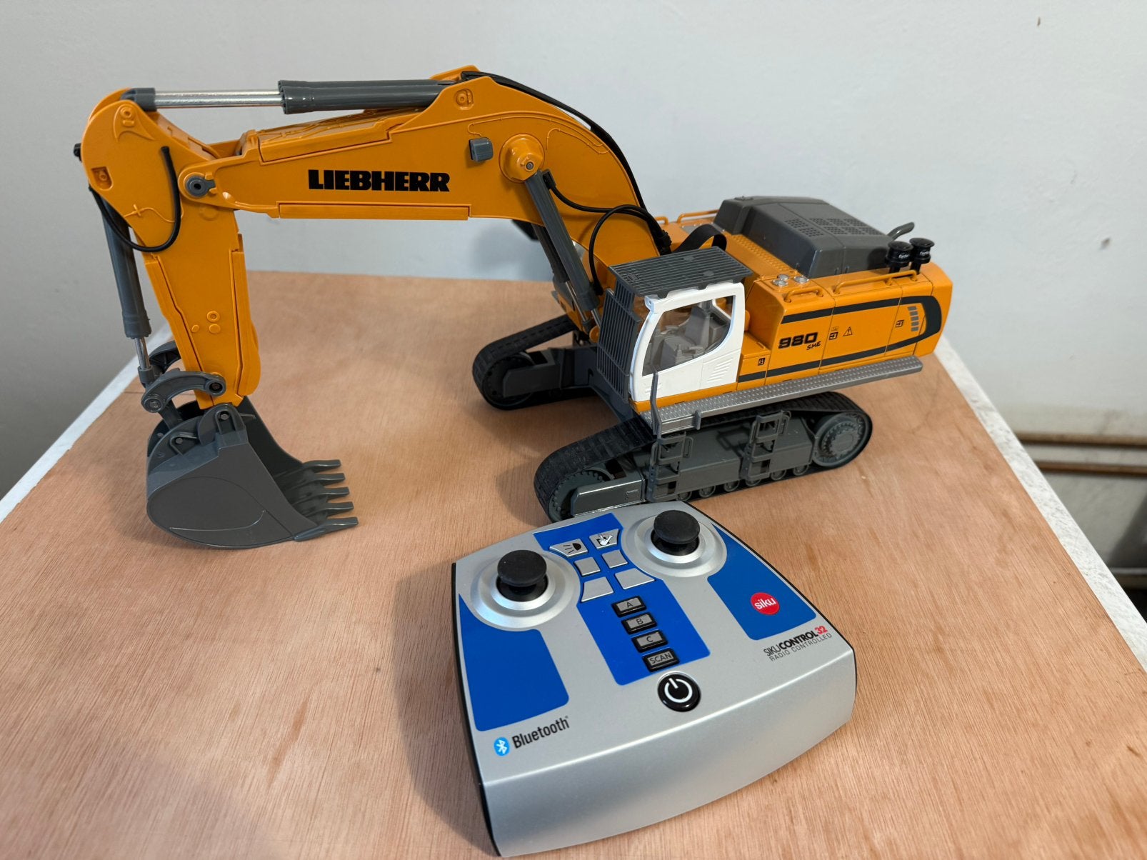 Siku Control Liebherr R980 Bluetooth met controller, Ophalen of Verzenden, Nieuw