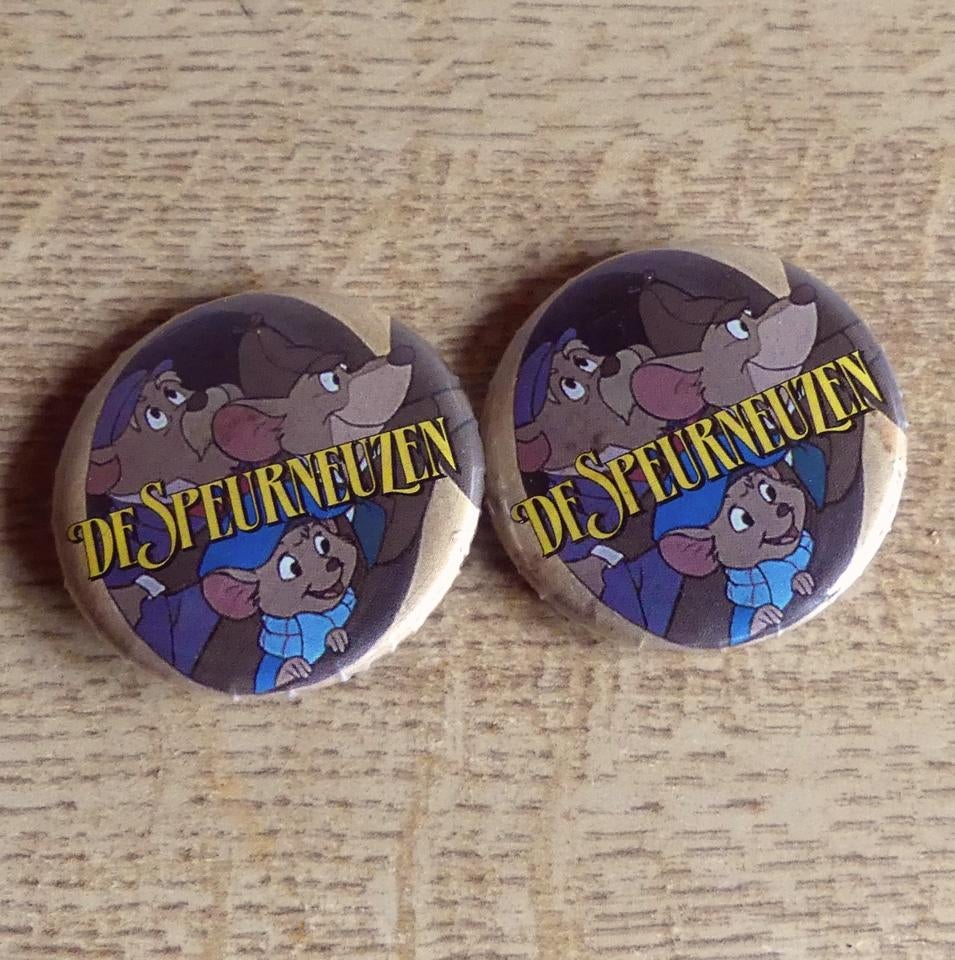 Button De Speurneuzen Walt Disney tekenfilm, Ophalen of Verzenden, Gebruikt, Figuurtje, Button