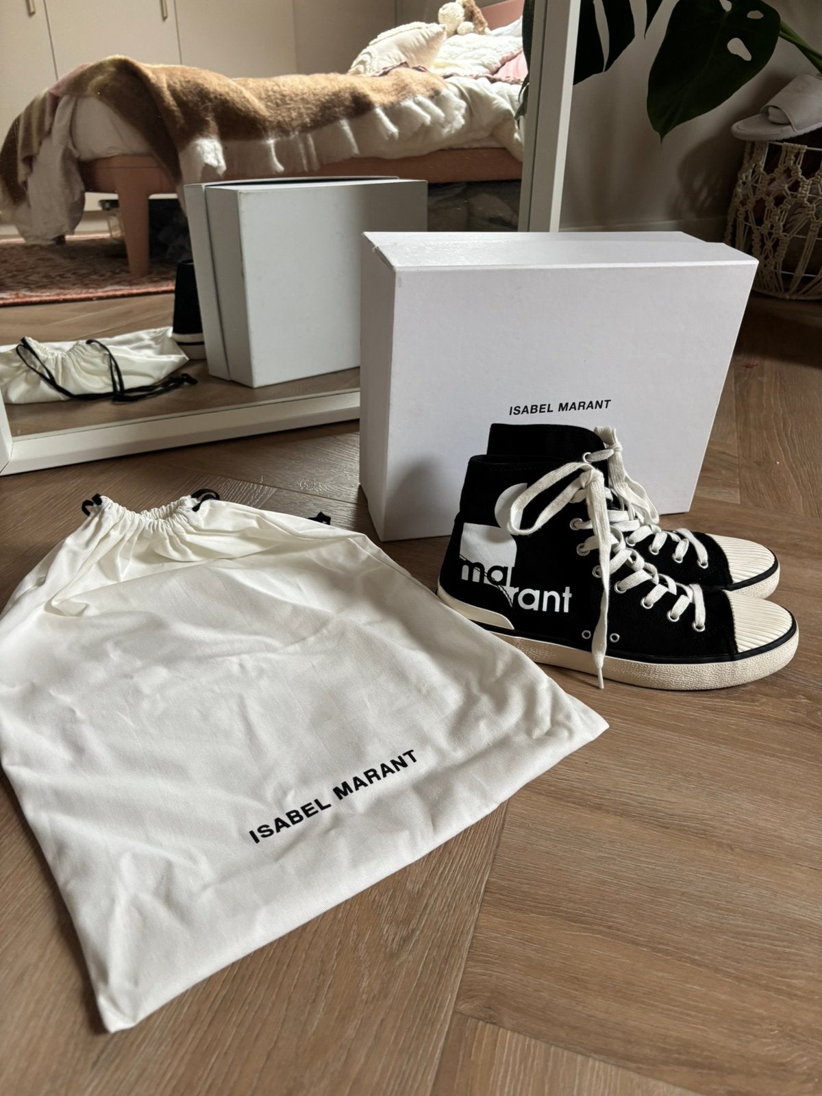 Prachtige isabel marant schoenen maat 40 nieuw, Kleding | Dames, Zwart, Nieuw, Ophalen of Verzenden, Sneakers of Gympen