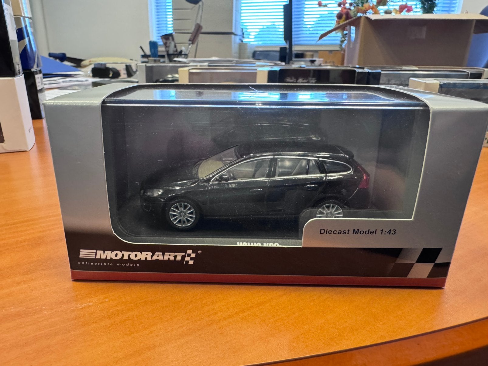 MotortArt Volvo V60 2010 black 1:43, Ophalen of Verzenden, Zo goed als nieuw, Auto, Overige merken