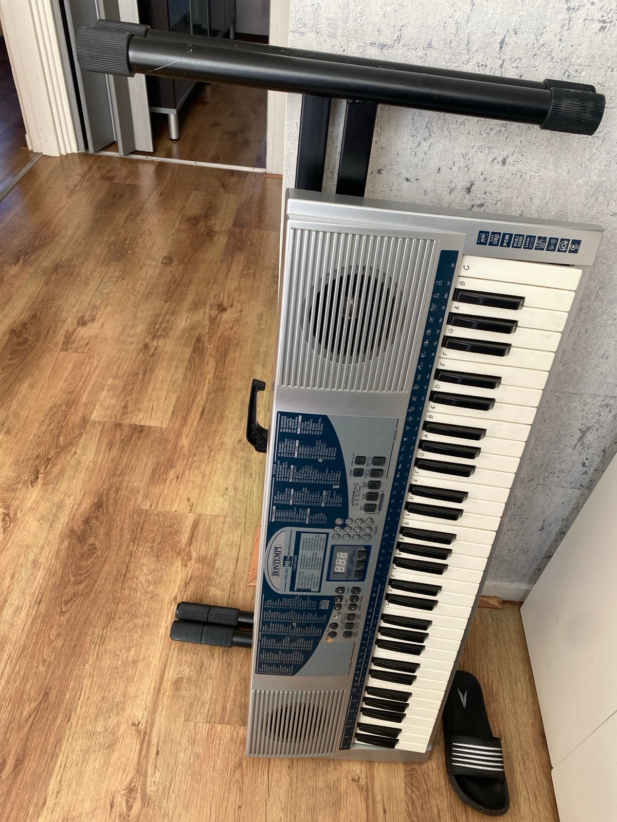 Bontempi Keyboard met standaard - Zo goed als nieuw, Muziek en Instrumenten, Keyboards, 61 toetsen, Zo goed als nieuw, Met standaard