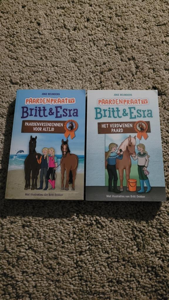 Paardenpraat TV Britt & Esra boeken (2 stuks), Ophalen of Verzenden, Zo goed als nieuw, Joke Reijnders, Fictie algemeen