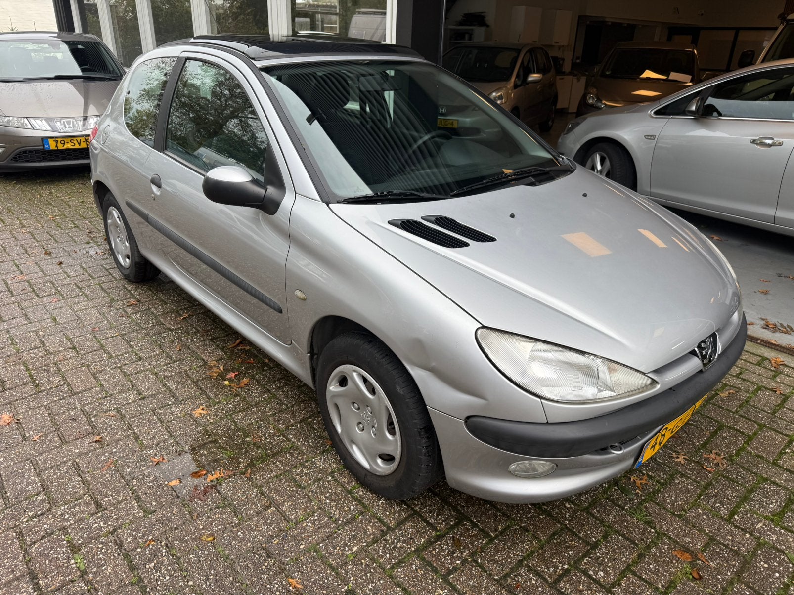 Peugeot 206 1.6 16V XT 3D AUTOMAAT 81650 km Goed onderhouden, Auto's, 1025 kg, 40 €/maand, 4 cilinders, Bedrijf