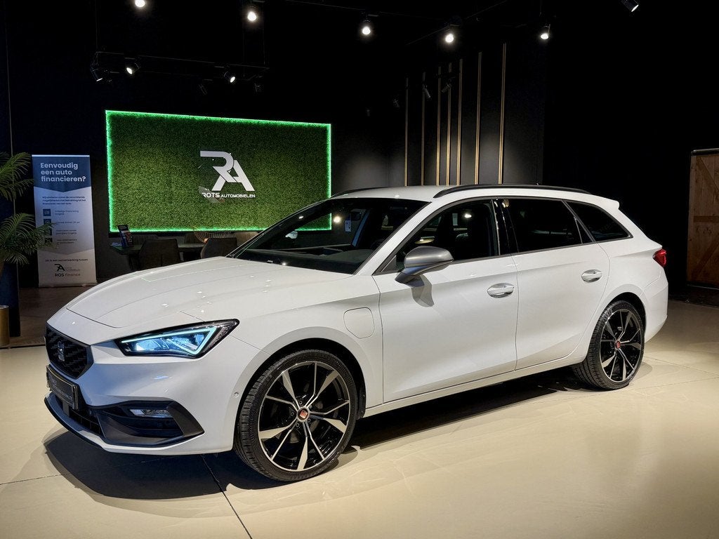 SEAT Leon Sportstourer 1.4 TSI FR 204PK Plug-IN! Led|Camera|, 1556 kg, Gebruikt, 4 cilinders, Met garantie (alle)