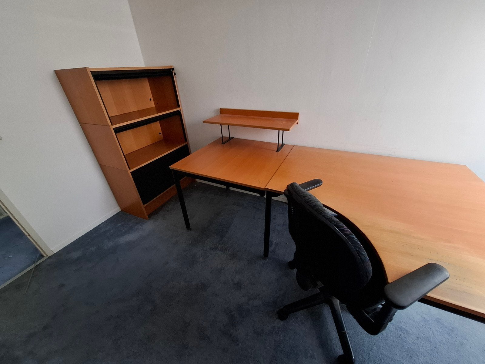 Hoekbureau met opzetstuk en archiefkast met rolluiken, Huis en Inrichting, Bureaus, Ophalen