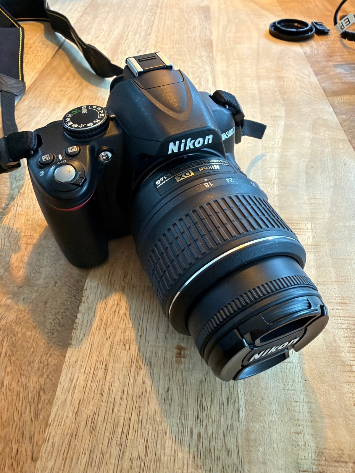 Nikon D3000 Spiegelreflexcamera met 18-55mm lens en accessoi, Ophalen, Gebruikt, Spiegelreflex, Beeldstabilisatie