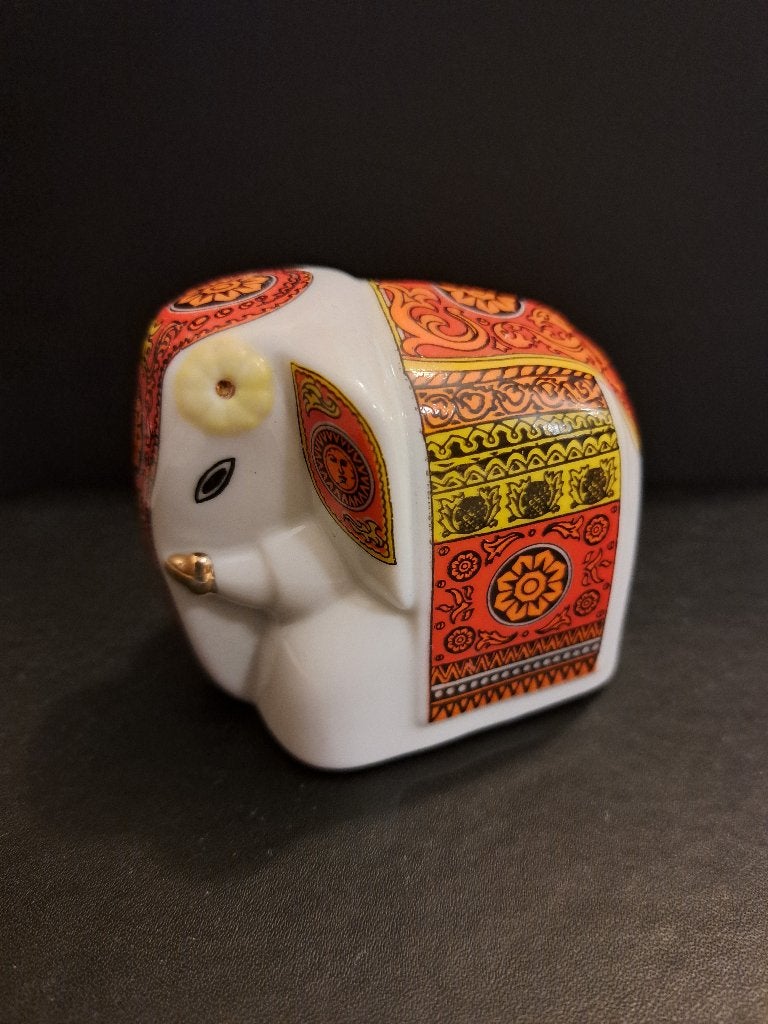 Decoratieve olifant theebus - Wit met kleurrijke patronen, Ophalen of Verzenden, Zo goed als nieuw, Dier