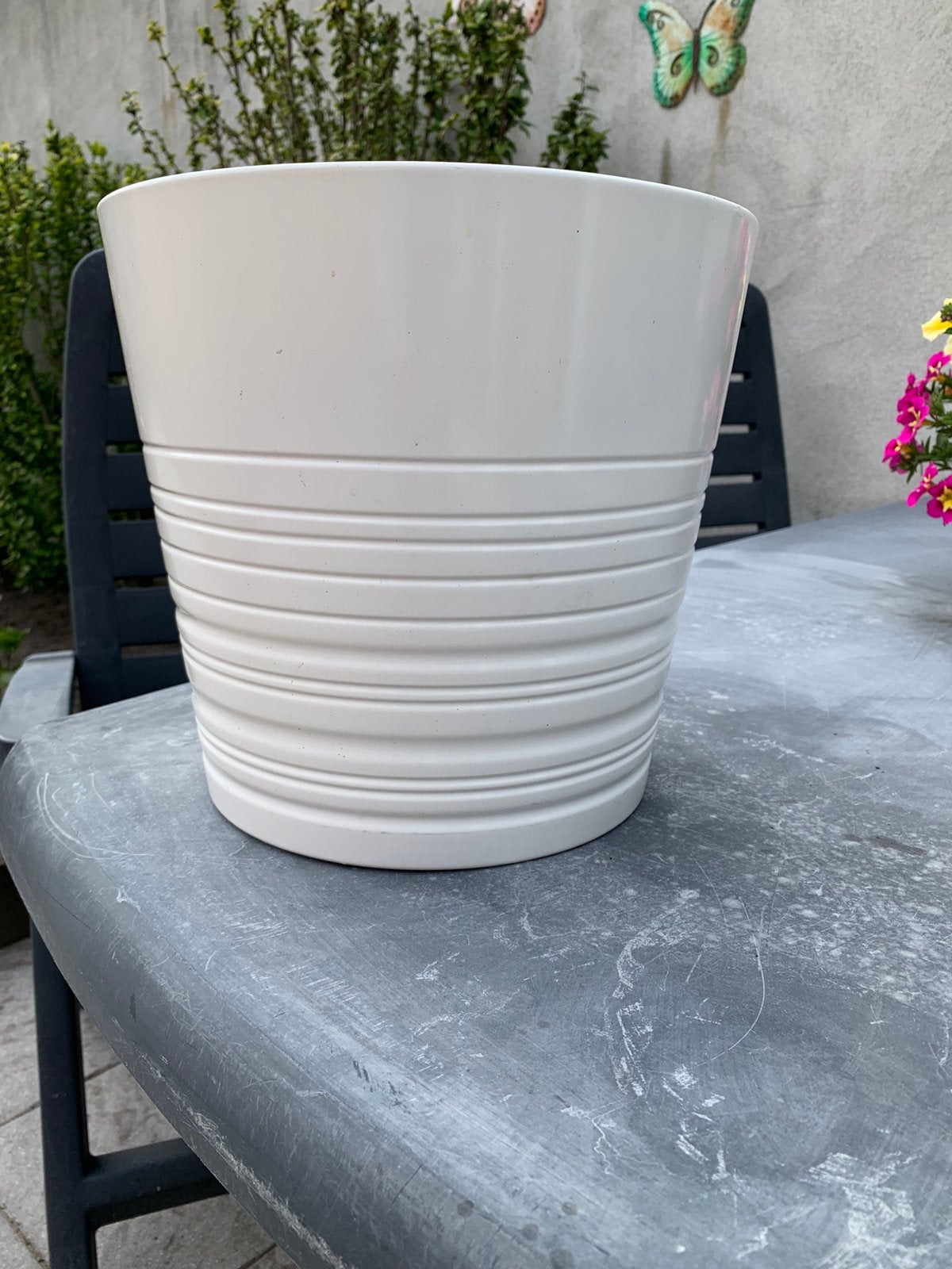 Mooie grote witte bloempot van 26.5 cm hoog, Tuin en Terras, Bloempotten, Rond, Binnen, Zo goed als nieuw, Minder dan 40 cm
