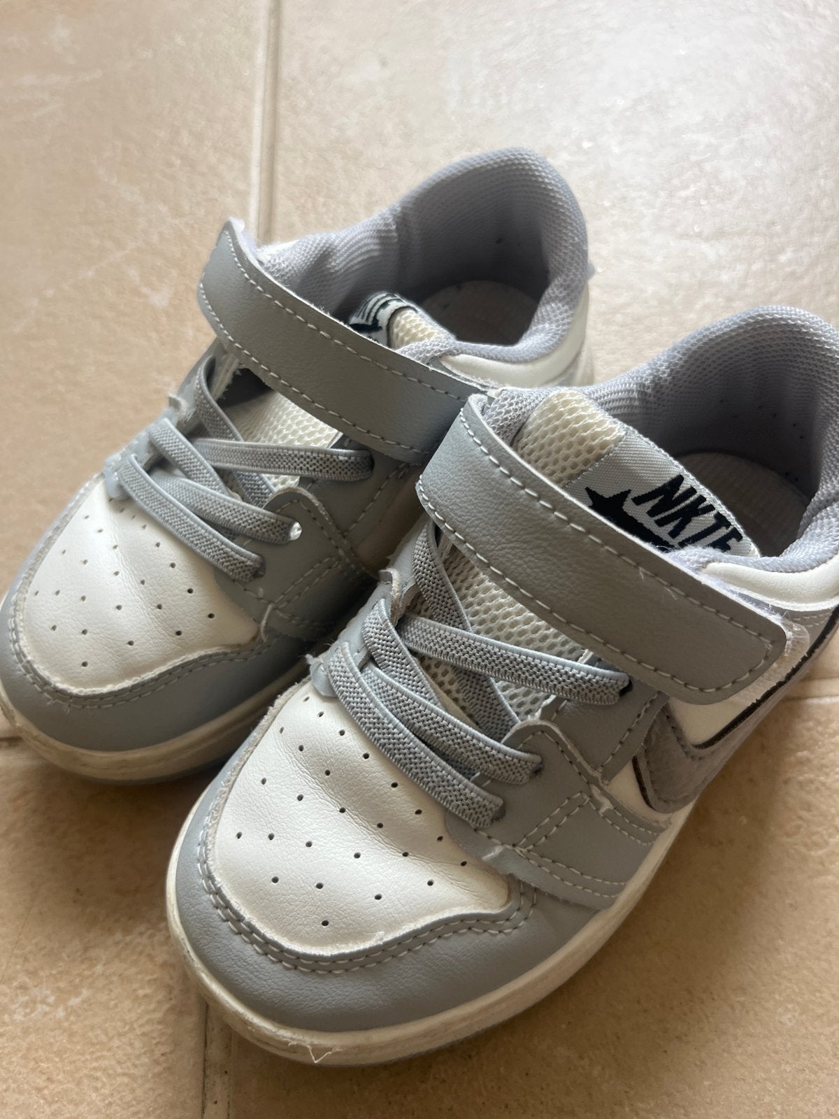 NKTE Baby Schoentjes - Grijs/Wit maat 26, Ophalen, Gebruikt, Jongetje of Meisje, Schoentjes