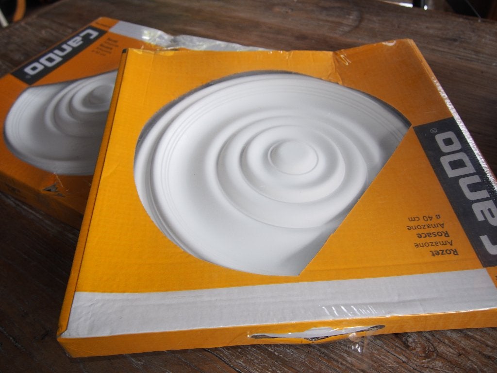 2 Plafond rozetten van hard schuim - 40 cm breed, Doe-het-zelf en Verbouw, Overige materialen, Overige typen, Nieuw, Ophalen of Verzenden