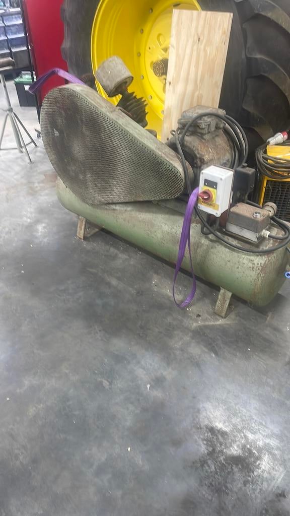 Nette gebruikte compressor, Doe-het-zelf en Verbouw, Compressors, 100 liter of meer, Ophalen, Zo goed als nieuw, Minder dan 200 liter/min