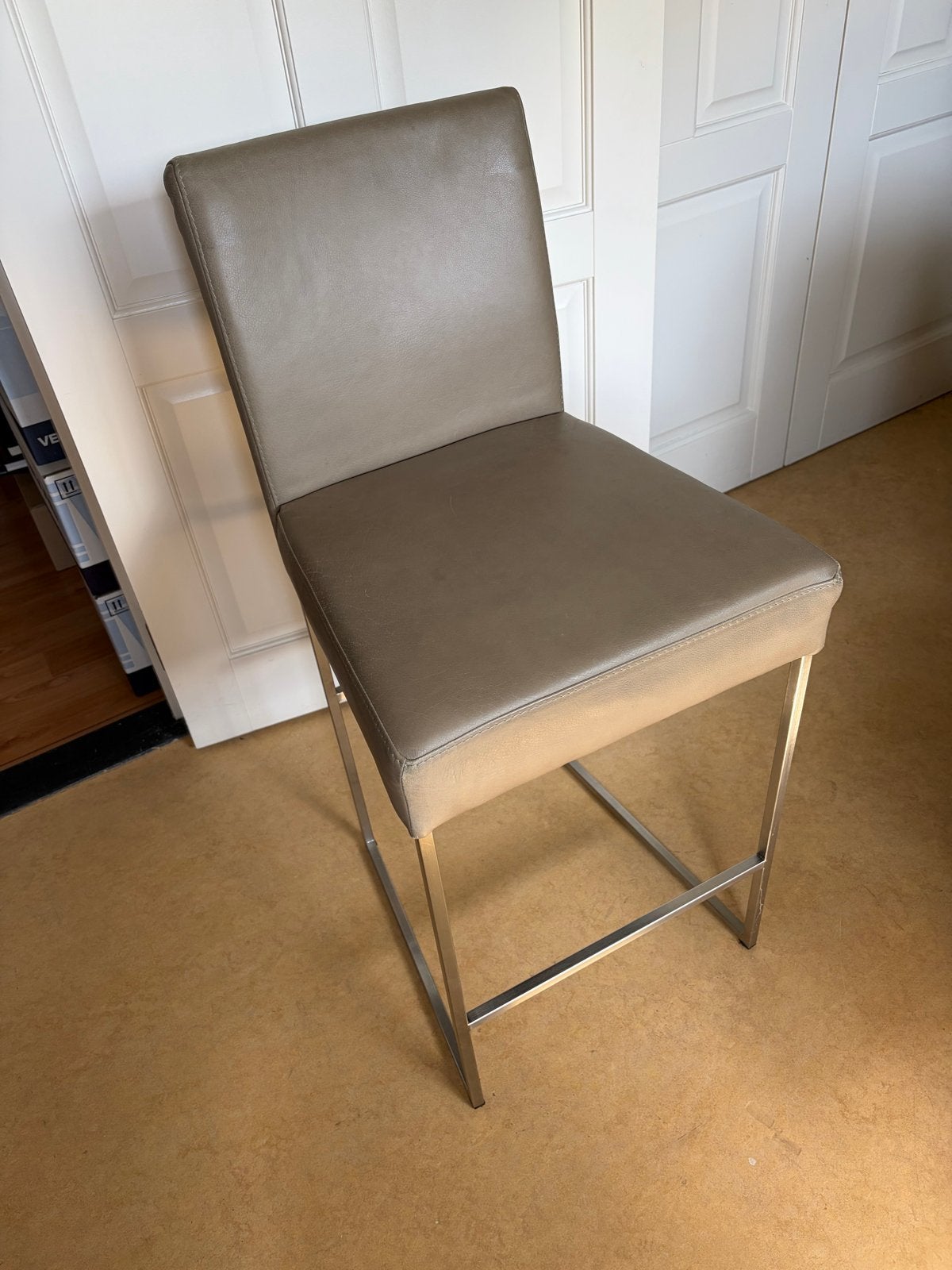 Leren barkrukken met metalen frame - Zithoogte 65 cm, Huis en Inrichting, Ophalen, 60 tot 90 cm, Leer, Gebruikt