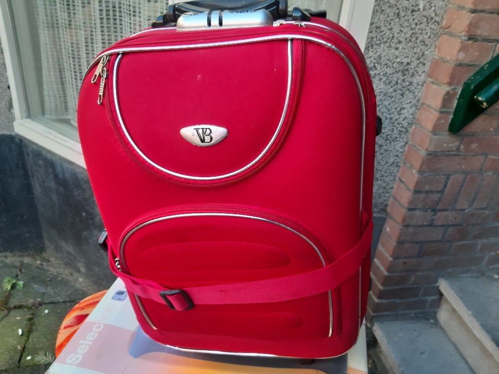 Cabine koffer, VB, rood. zacht kunststof, op 2 stevige wiele, Ophalen, 50 tot 60 cm, Slot, Zacht kunststof