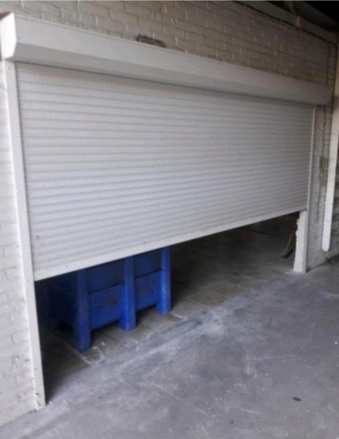 Tekoop elektrische rolluik met somfy motor
329breed 250hoog, Ophalen, Zo goed als nieuw, 200 cm of meer