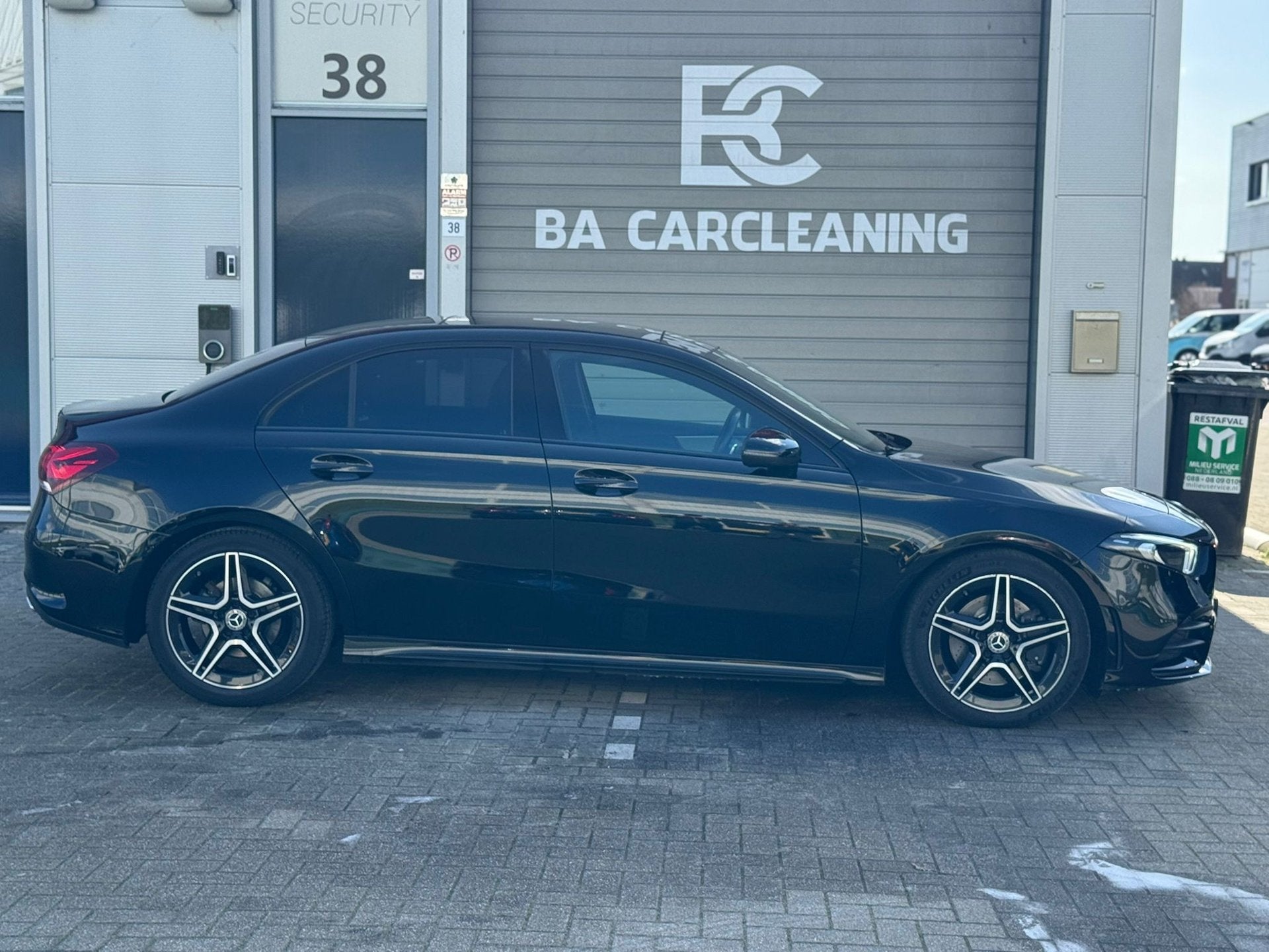 Mercedes-Benz A-klasse 220 4MATIC | LEASE MOGELIJK | Carplay, Auto's, Zwart, Vierwielaandrijving, Sedan, 16 km/l
