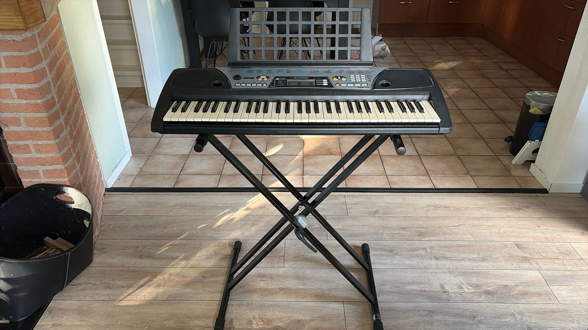Yamaha PSR-175 Keyboard met standaard, Muziek en Instrumenten, Keyboards, Ophalen, Yamaha, Aanslaggevoelig, 61 toetsen