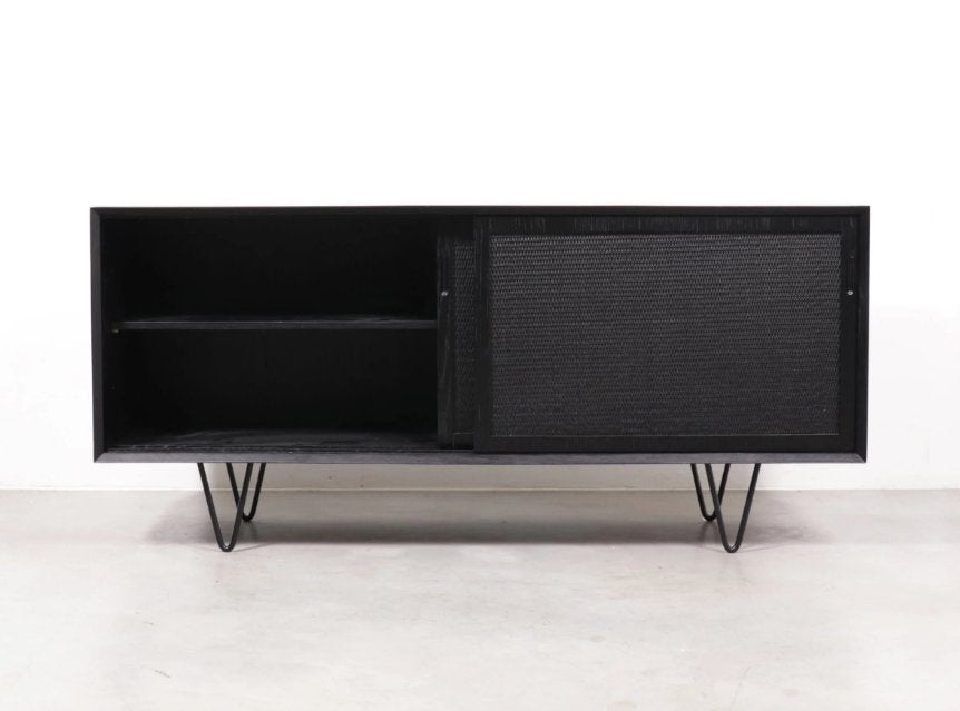 Zwart massief houten TV dressoir met Rotan, Huis en Inrichting, Kasten | Dressoirs, Ophalen, Met deur(en), 150 tot 200 cm, Zo goed als nieuw