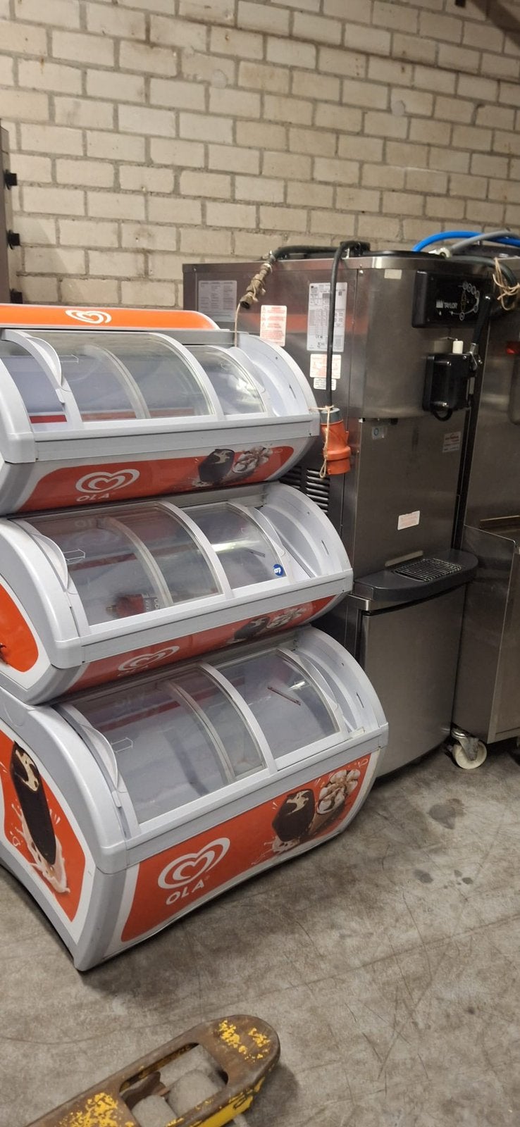 Softijsmachine  en vriezer te koop, Zakelijke goederen, Horeca | Keukenapparatuur, Ophalen of Verzenden, Koelen en Vriezen
