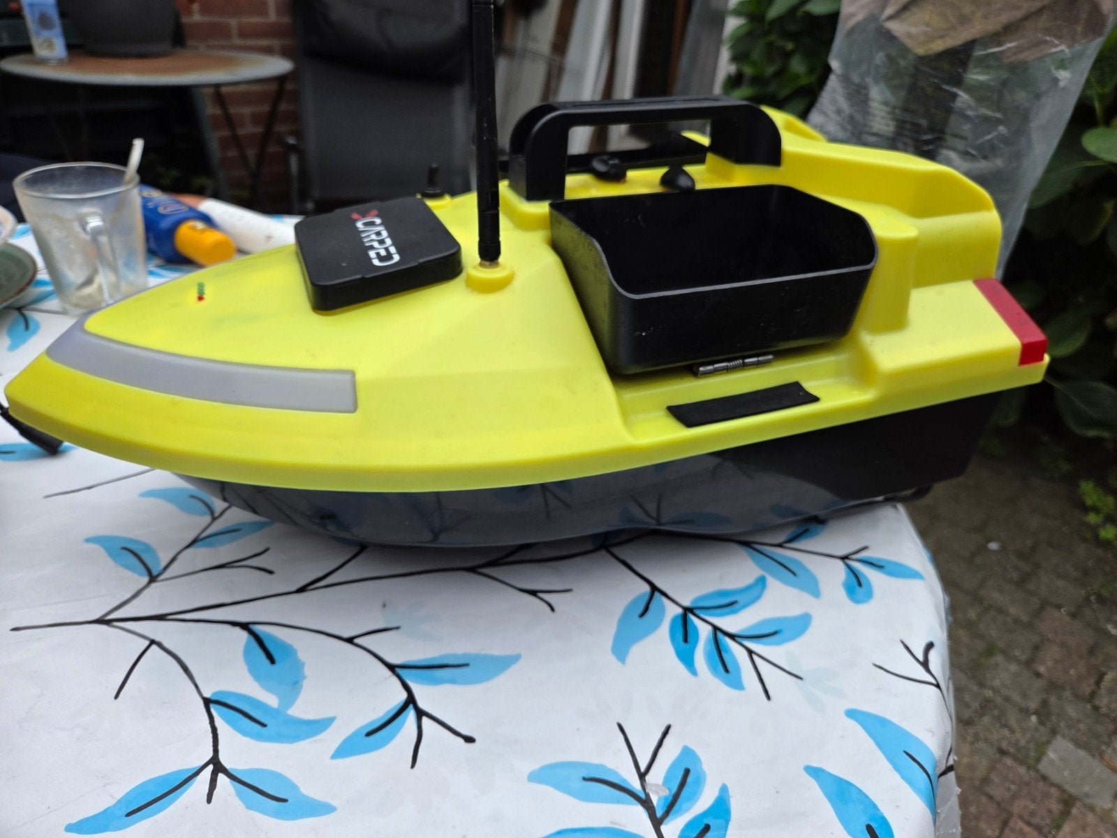 Karper voerboot - 2x gebruikt, compleet met extra accu's, Watersport en Boten, Hengelsport | Karpervissen, Ophalen, Zo goed als nieuw