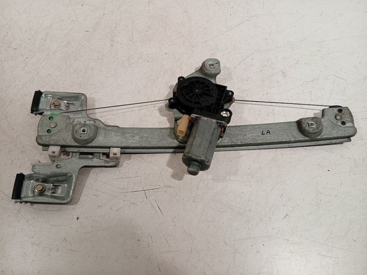 Raammechaniek elektrisch links achter Chrysler 300 C, Onderdelen@venauto.nl, Van der Ven Autorecycling B.V., Gebruikt, Ettenseweg 76, 4706 PB Roosendaal, The Netherlands