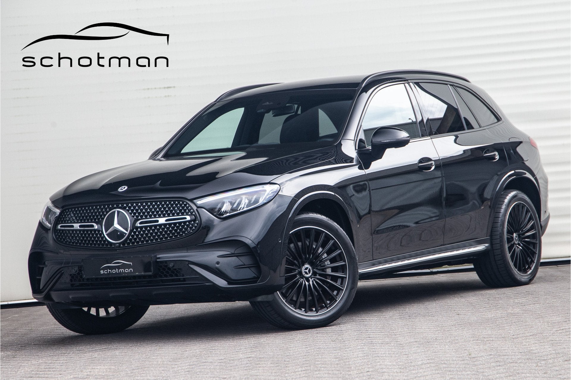 Mercedes-Benz GLC 300e 4MATIC AMG Nightpakket, Burmester, Me, Auto's, Automaat, Gebruikt, Zwart, 2255 kg