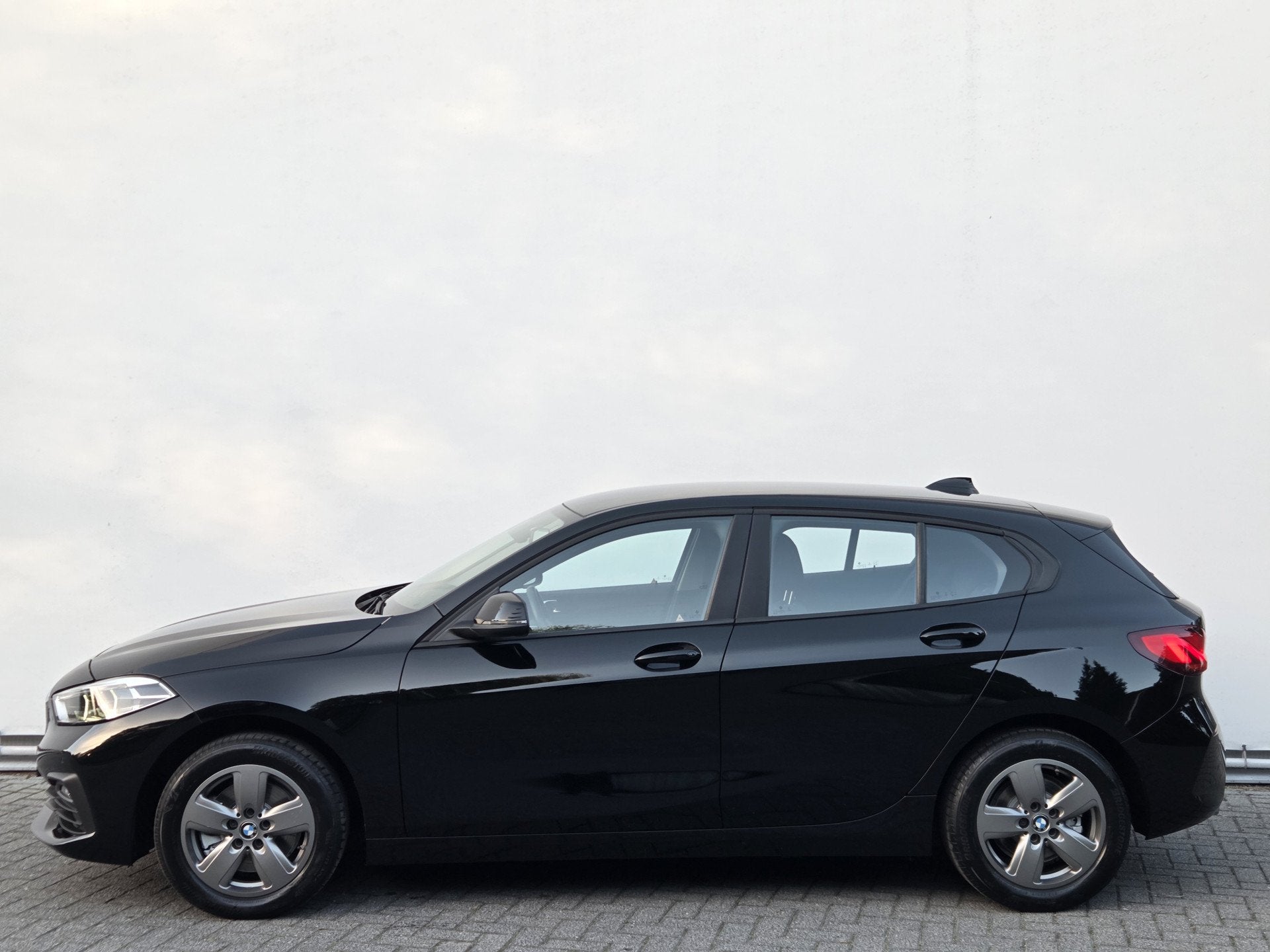 BMW 1 Serie 116i Business Edition Automaat Apple CarPlay NL, Stof, Gebruikt, Zwart, Origineel Nederlands