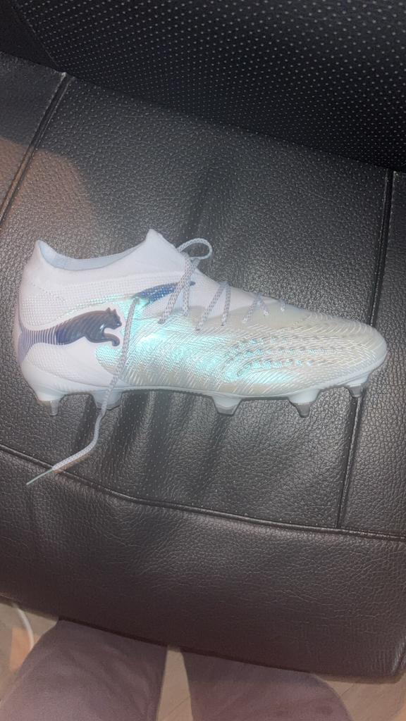 Puma voetbalschoenen met ijzeren noppen maat 42, Ophalen, Nieuw, Schoenen
