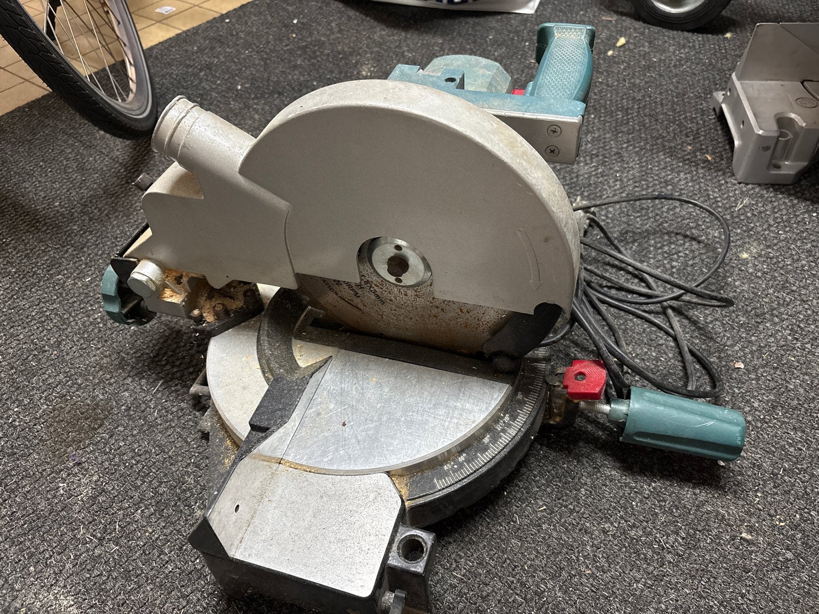 Parkside PKGS 1450 Laser Afkortzaag - 1450W, Ophalen, Gebruikt, 70 mm of meer, Afkortzaag