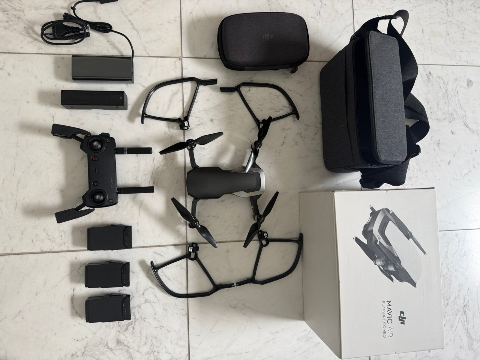 T.k.aangeboden DJI Mavic Air Combo, kleur zwart, camera 4K, 250 tot 900 gram, Cameradrone, Zo goed als nieuw, DJI