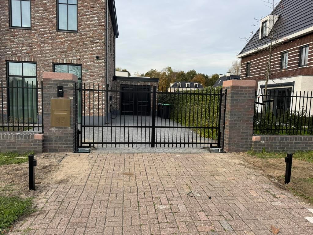 Draaipoort met ondergrondse motor, Ophalen, Zo goed als nieuw, 150 tot 200 cm, 200 cm of meer