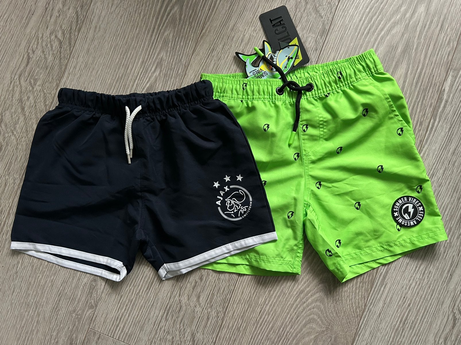 2 nieuwe zwembroeken - ajax - coolcat maat 122 / 128, Nieuw, Zwembroek, Jongen, Ophalen of Verzenden