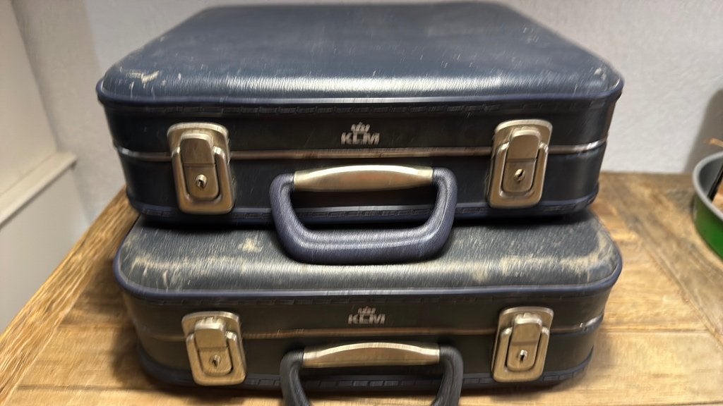 2 x KLM koffer (platenkoffer voor lp's en 12"), Ophalen, Overige materialen, Gebruikt, Slot