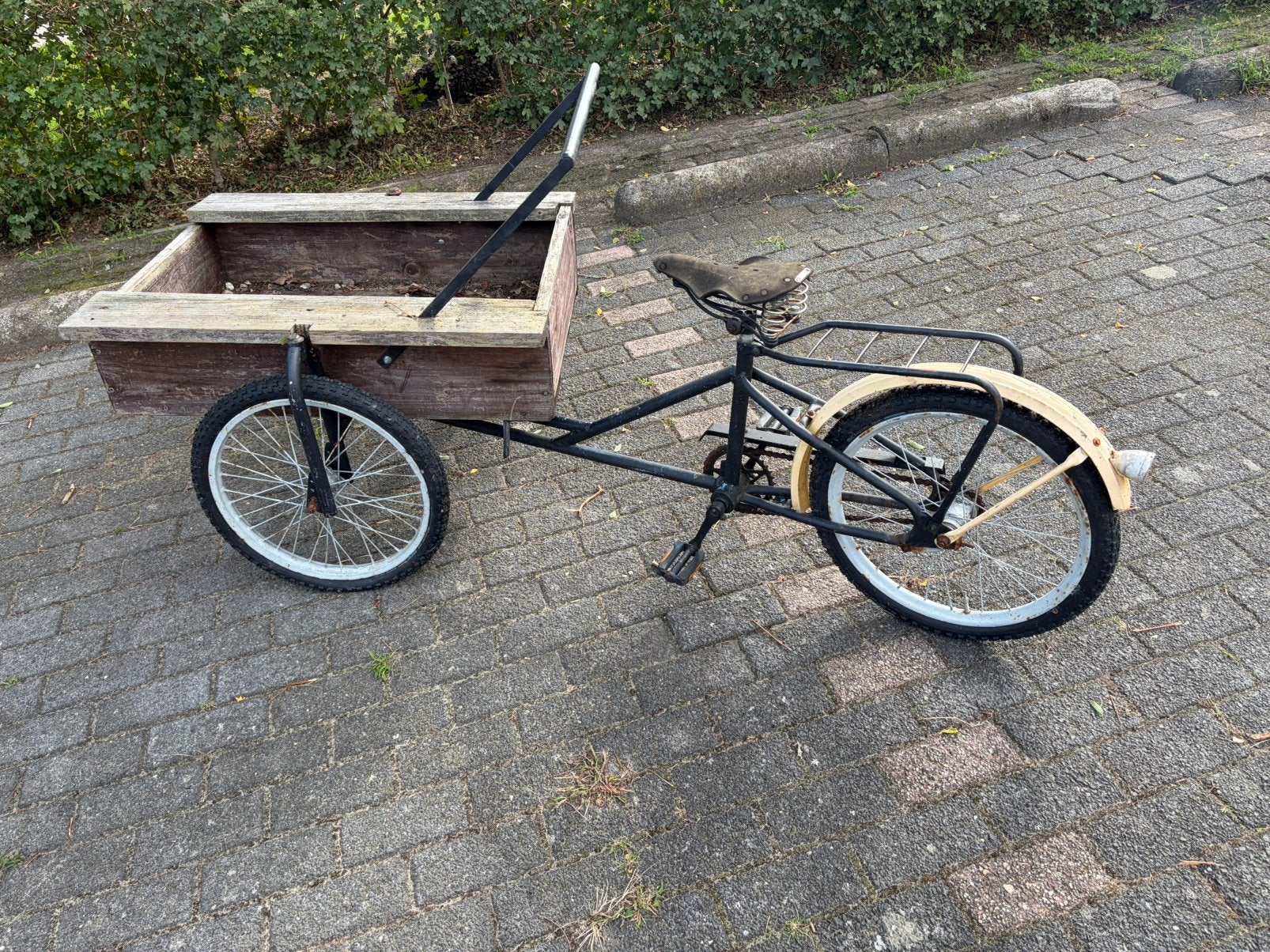 Oude kleine bakfiets, Ophalen, Gebruikt