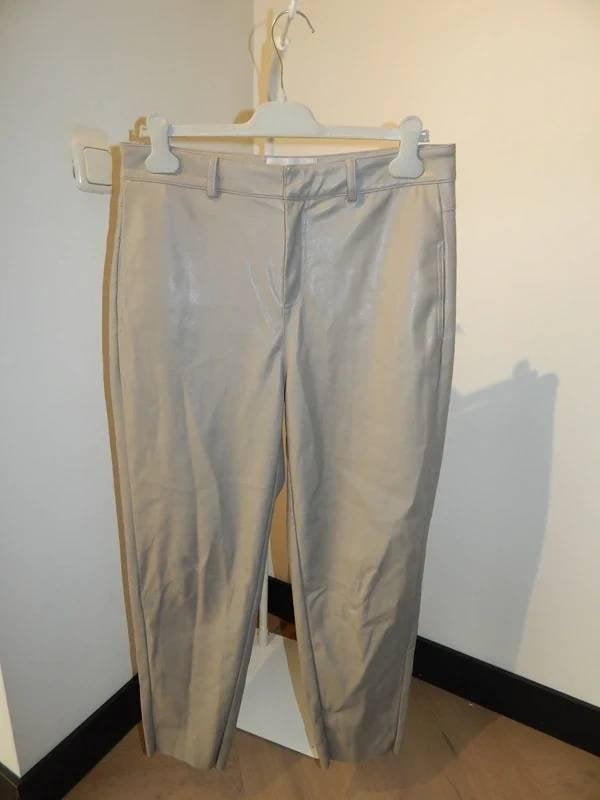 Femmes du Sud leder look broek lichte tint L, Kleding | Dames, Broeken en Pantalons, Femmes du Sud, Verzenden, Beige, Maat 42/44 (L)